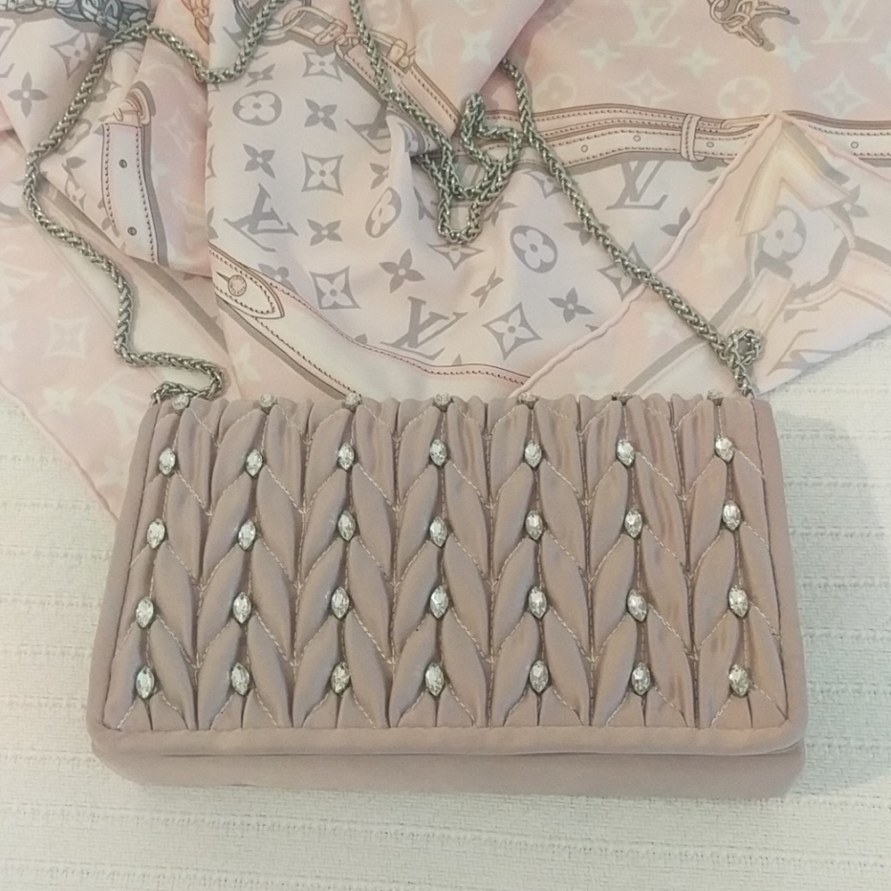 Nude and rhinestones clutch bag